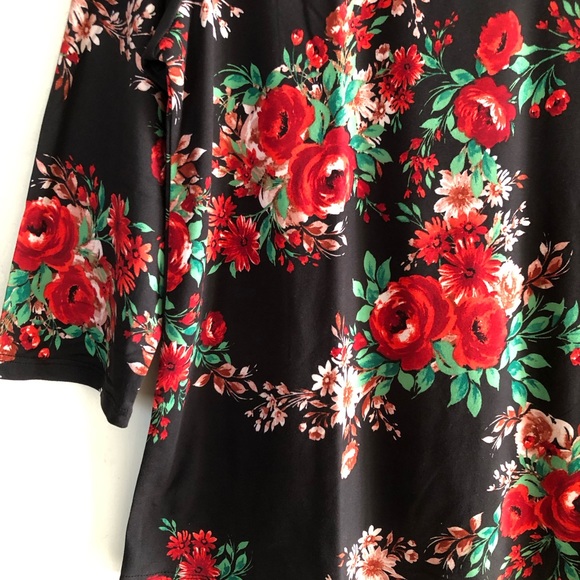 THE PIONEER WOMAN Top Size Medium Semi Loose 3/4 Sleeves Floral New - Picture 2 of 9